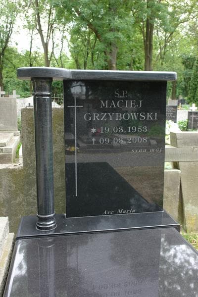 Zdjęcie grobu Maciej Grzybowski (2)
