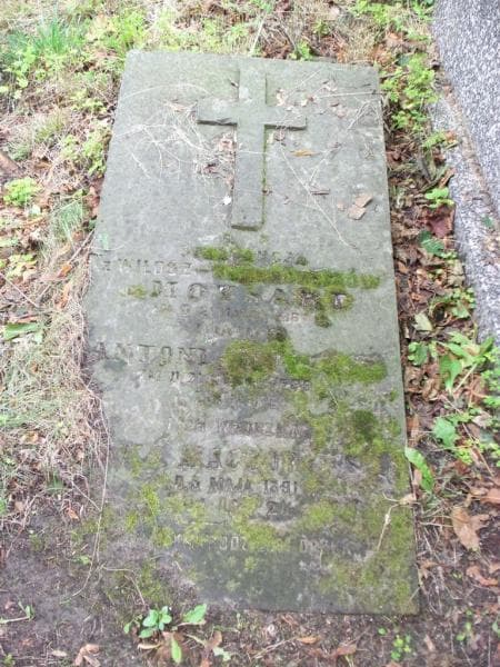 Zdjęcie grobu Konstancja De Moysard (2)