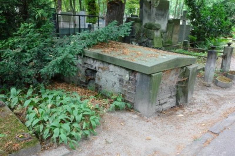 Zdjęcie grobu Anonim (2)