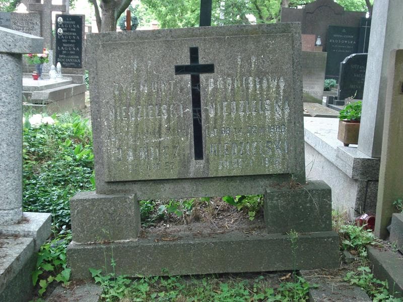 Zdjęcie grobu Janusz Niedzielski (1)