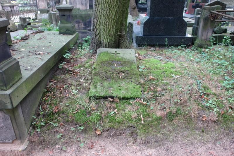 Zdjęcie grobu Augusta Tikelman (1)