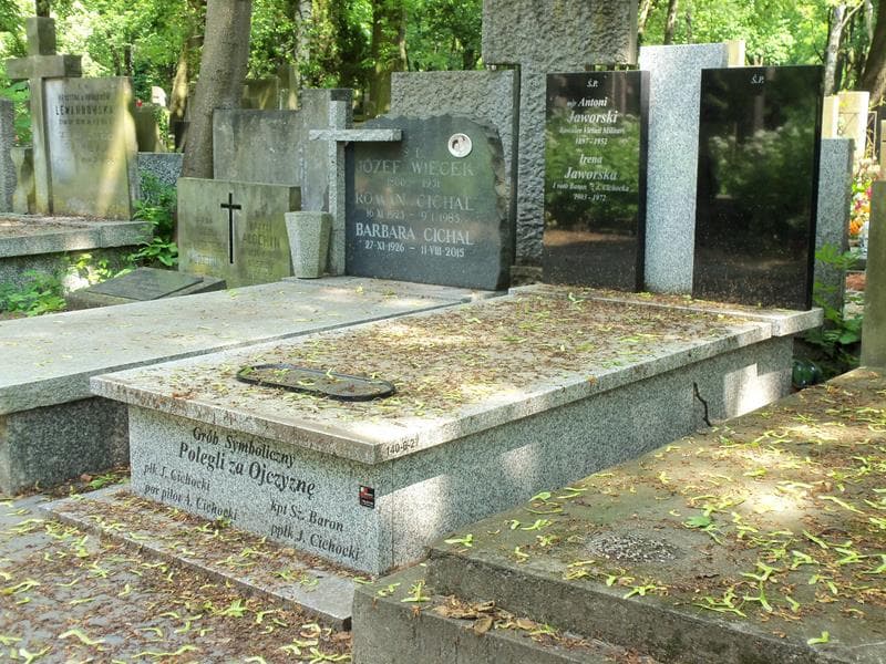 Zdjęcie grobu A. Cichocki (1)