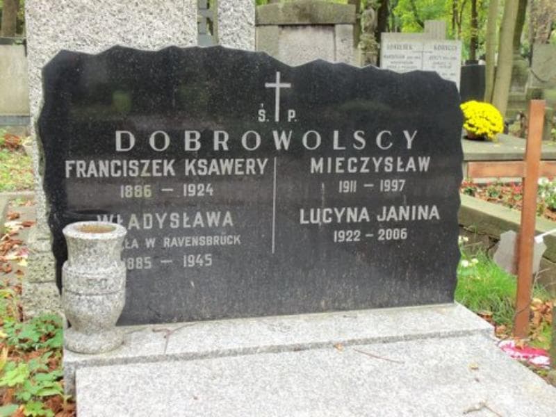 Zdjęcie grobu Lucyna Janina Dobrowolska (2)