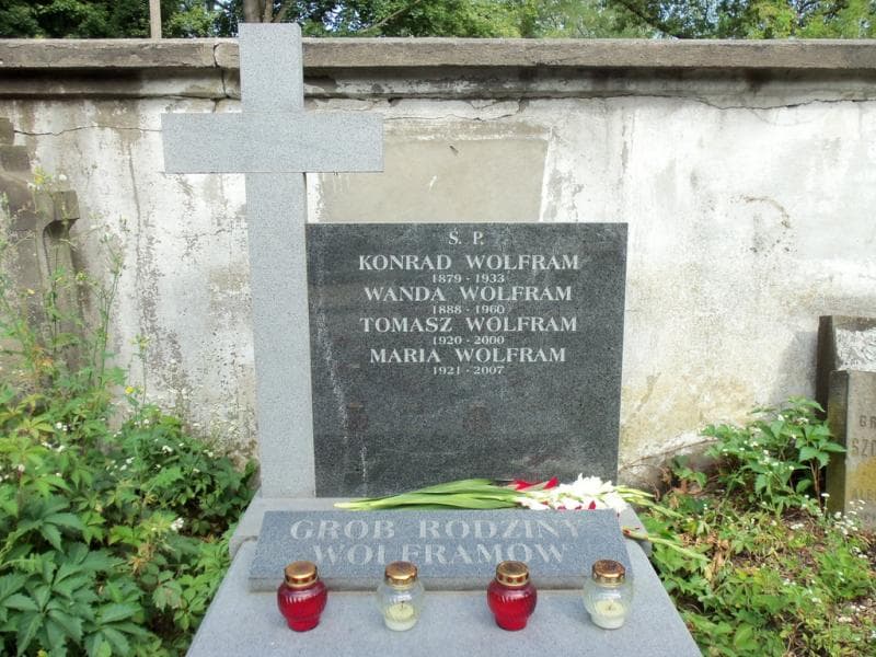 Zdjęcie grobu Konrad Wolfram (2)