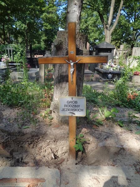 Zdjęcie grobu Jezierscy (2)
