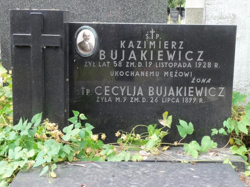 Zdjęcie grobu Emilja Bujakiewicz (2)