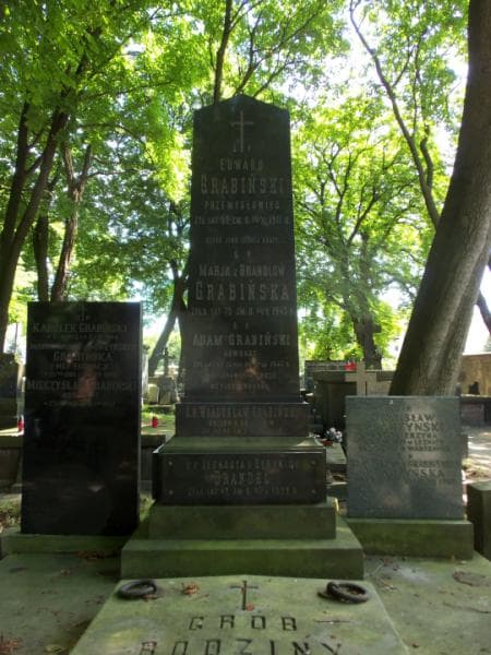 Zdjęcie grobu Karolek Grabiński (2)