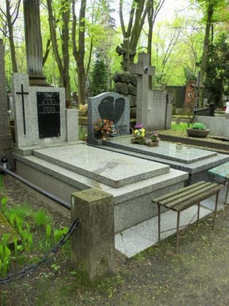 Zdjęcie grobu Antonina Mara (1)