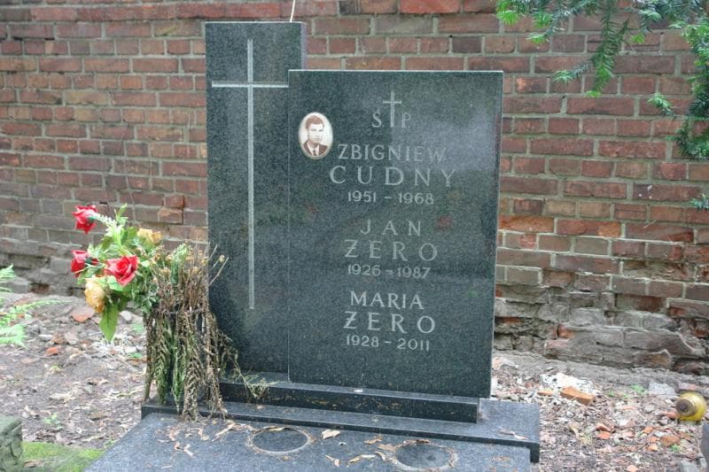 Zdjęcie grobu Maria Żero (2)