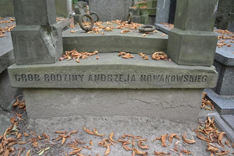 Zdjęcie grobu Nowakowscy (2)