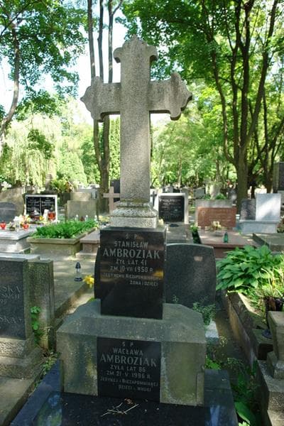 Zdjęcie grobu Wacława Ambroziak (2)