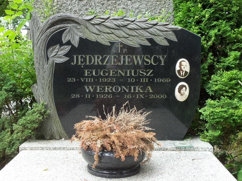 Zdjęcie grobu Eugeniusz Jędrzejewski (2)
