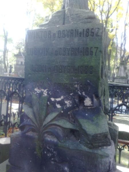 Zdjęcie grobu Leon D'obyrn (2)