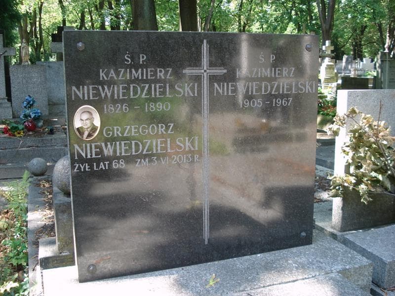Zdjęcie grobu Kazimierz Niewiedzielski (2)