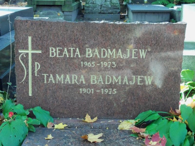 Zdjęcie grobu Tamara Badmajew (2)