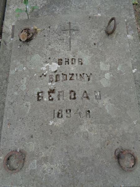 Zdjęcie grobu Berdau (2)