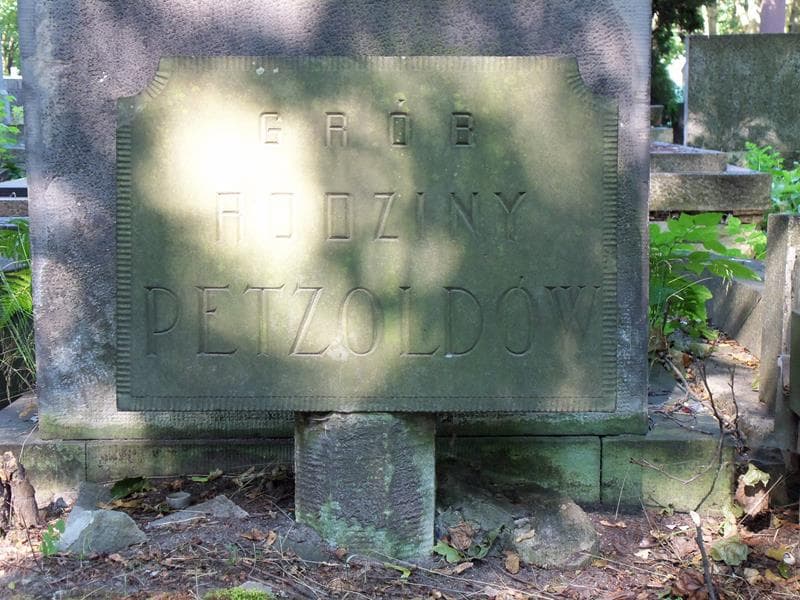 Zdjęcie grobu Petzoldowie (2)