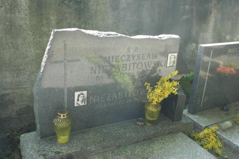 Zdjęcie grobu Irena Niezabitowska (1)