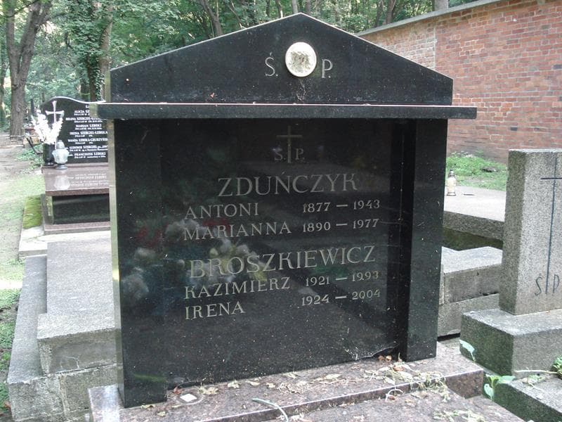 Zdjęcie grobu Irena Broszkiewicz (2)