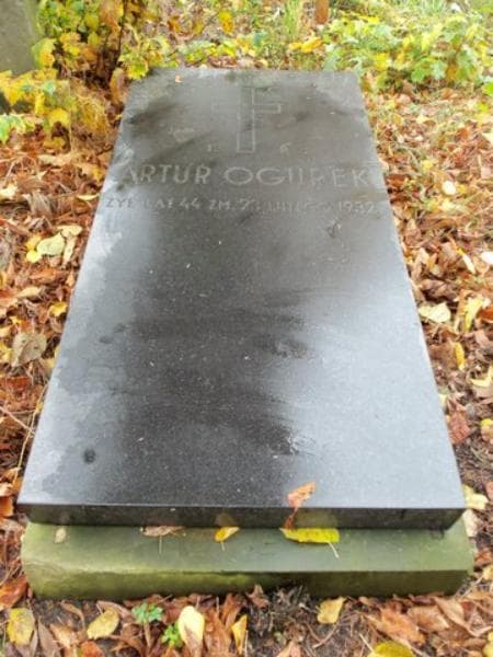 Zdjęcie grobu Artur Ogurek (2)