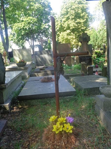 Zdjęcie grobu Anonim (2)