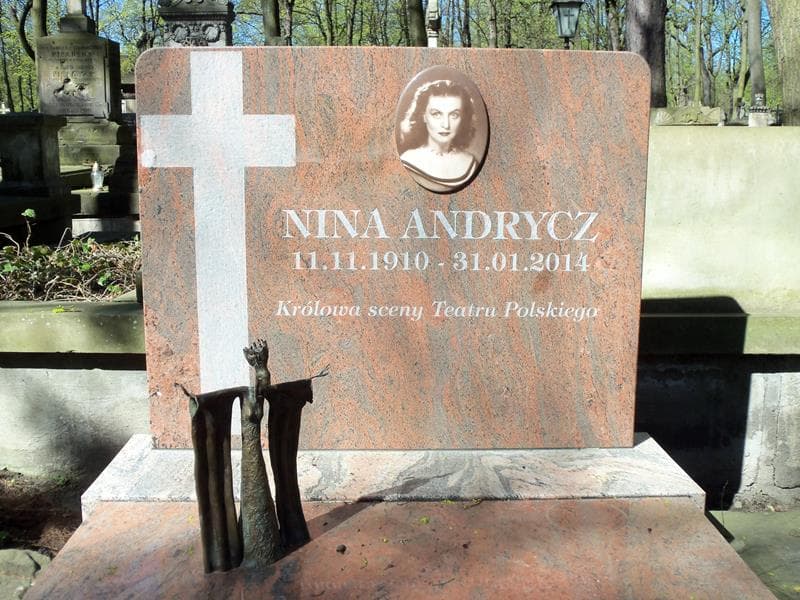 Zdjęcie grobu Nina Andrycz (2)