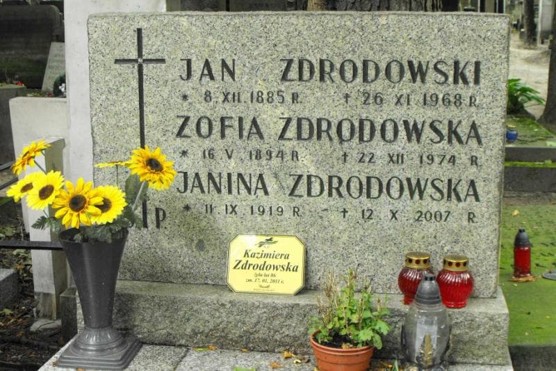 Zdjęcie grobu Kazimiera Zdrodowska (2)