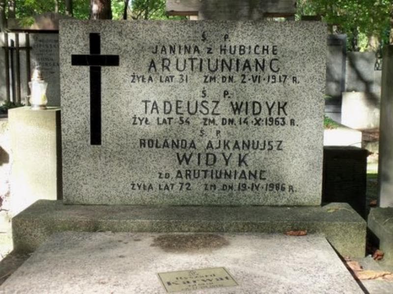 Zdjęcie grobu Janina Arutiunianc (2)