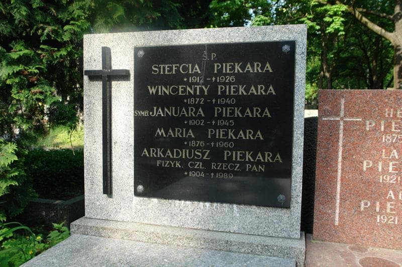 Zdjęcie grobu Arkadiusz Piekara (2)