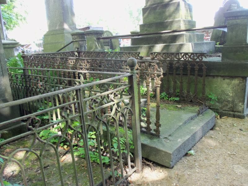 Zdjęcie grobu Leon Ciechomski (2)