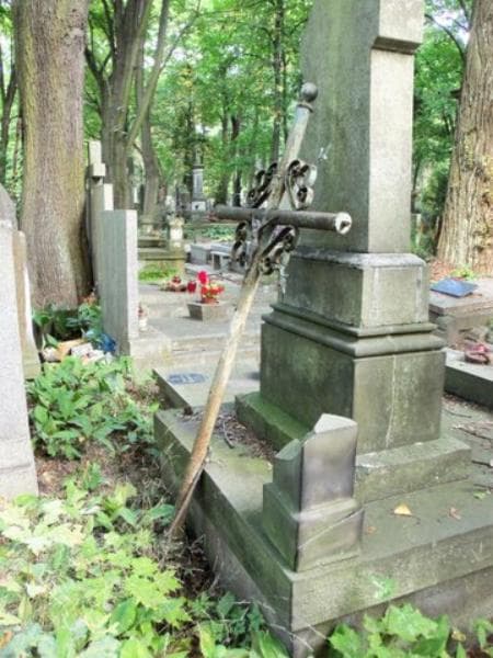 Zdjęcie grobu Anonim (2)