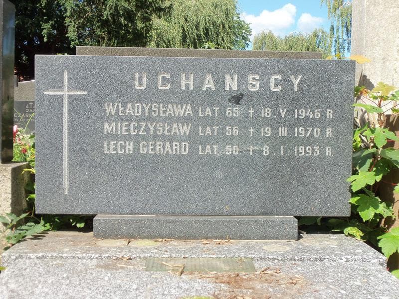Zdjęcie grobu Władysława Uchańska (2)