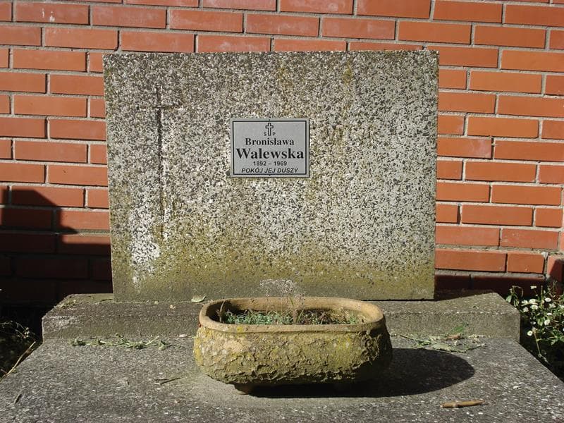 Zdjęcie grobu Bronisława Walewska (2)
