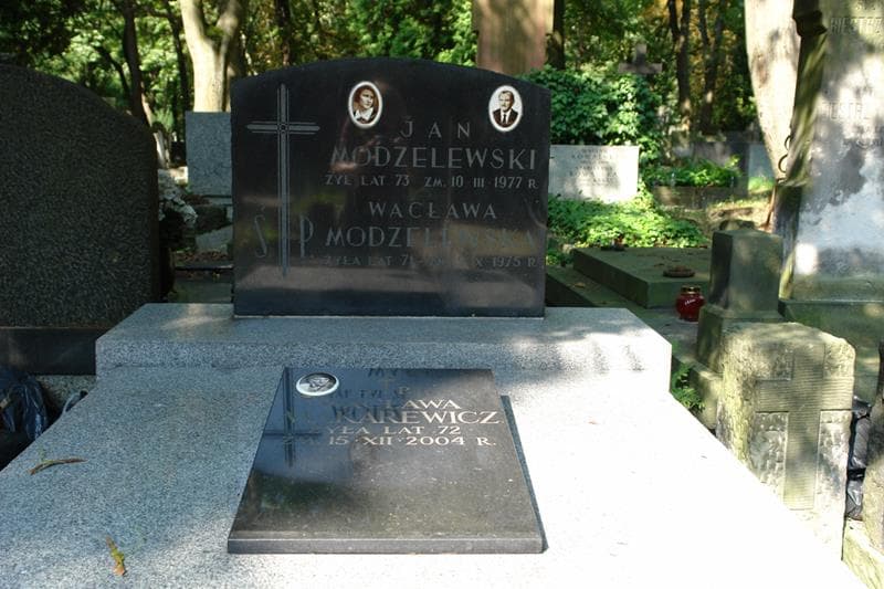 Zdjęcie grobu Wacława Makarewicz (2)