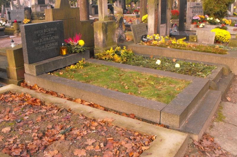 Zdjęcie grobu Maria Bormanowa (1)
