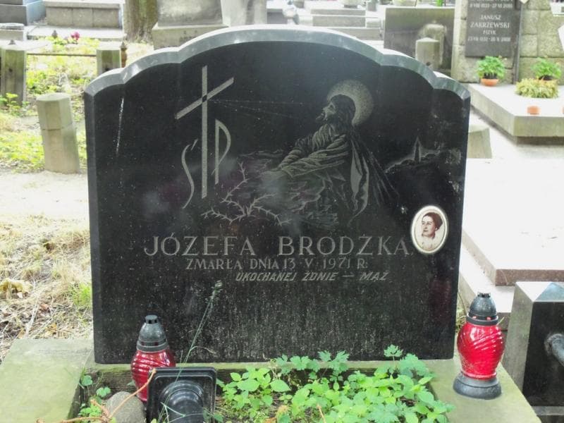 Zdjęcie grobu Józefa Brocka (2)