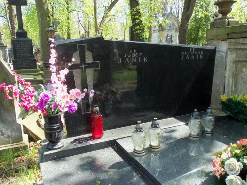 Zdjęcie grobu Waldemar Janik (2)