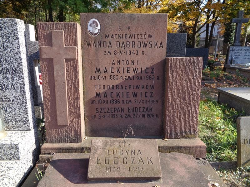 Zdjęcie grobu Wanda Dąbrowska (2)