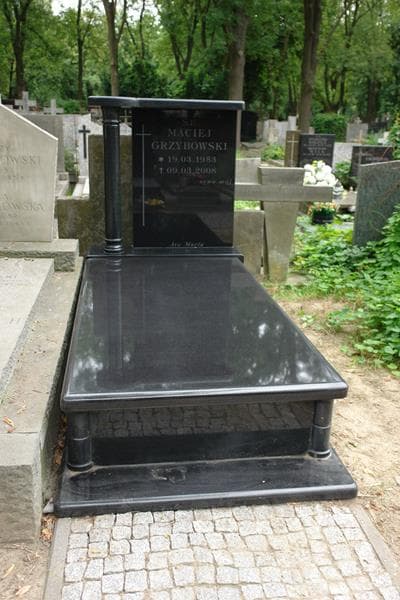 Zdjęcie grobu Maciej Grzybowski (1)