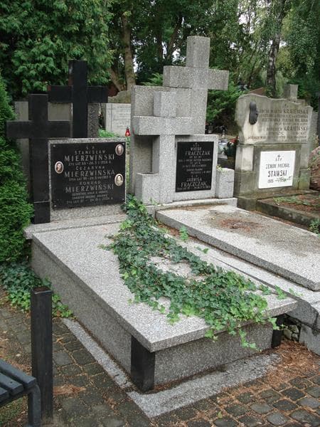 Zdjęcie grobu Konrad Mierzwiński (1)