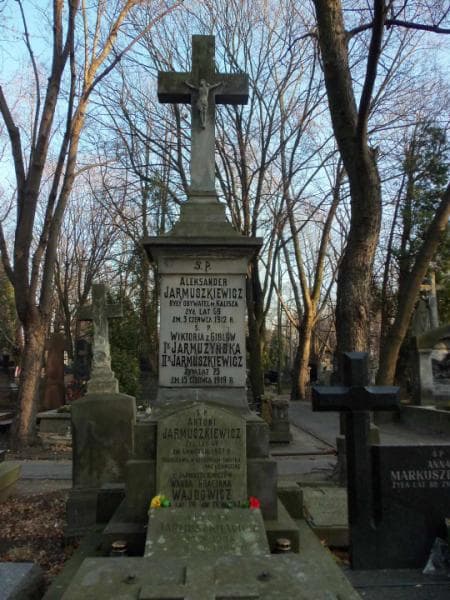 Zdjęcie grobu Wiktorja Jarmuszkiewicz (2)