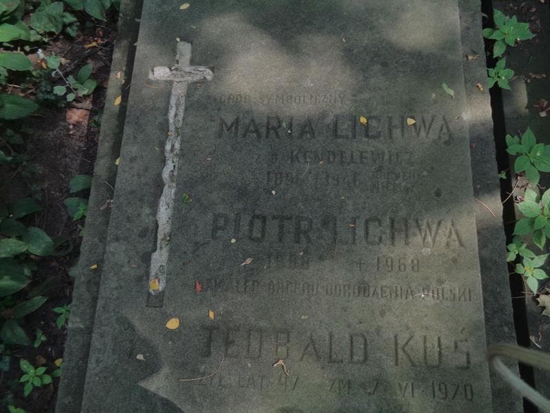 Zdjęcie grobu Teobald Kuś (2)