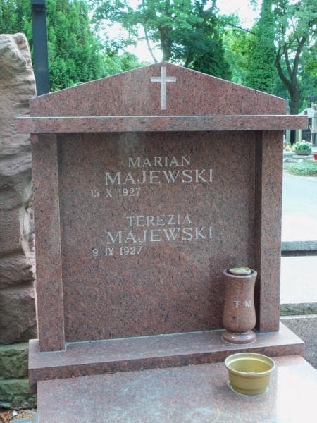 Zdjęcie grobu Majewscy (2)