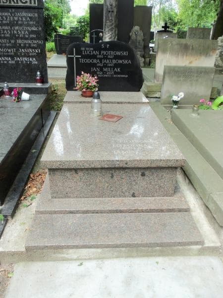 Zdjęcie grobu Janusz Piotrowski (1)