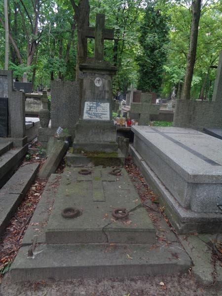 Zdjęcie grobu ... ... (1)