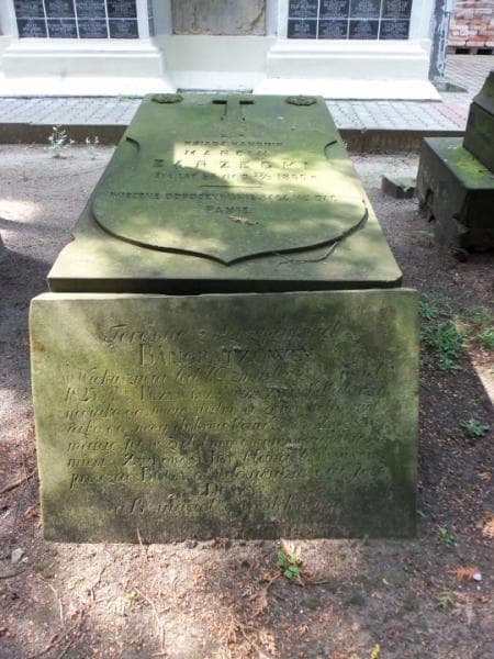 Zdjęcie grobu Teressa Bangratzowa (2)
