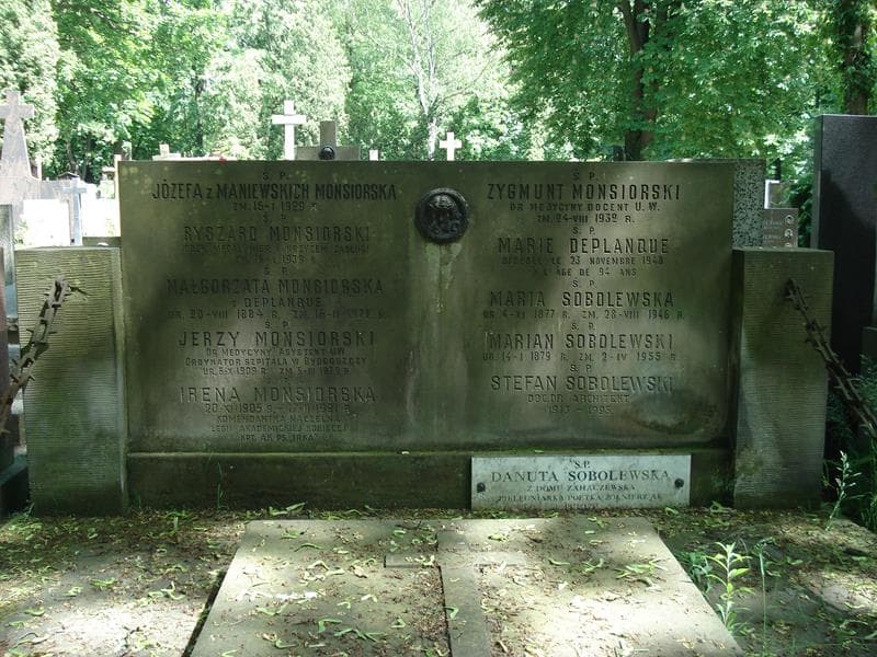 Zdjęcie grobu Marie Deplanque (2)
