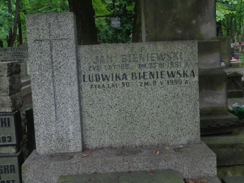 Zdjęcie grobu Wiktorja Olkiewicz (2)