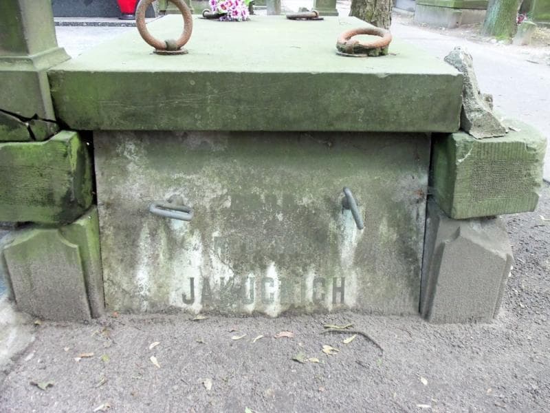 Zdjęcie grobu Jakuccy (2)