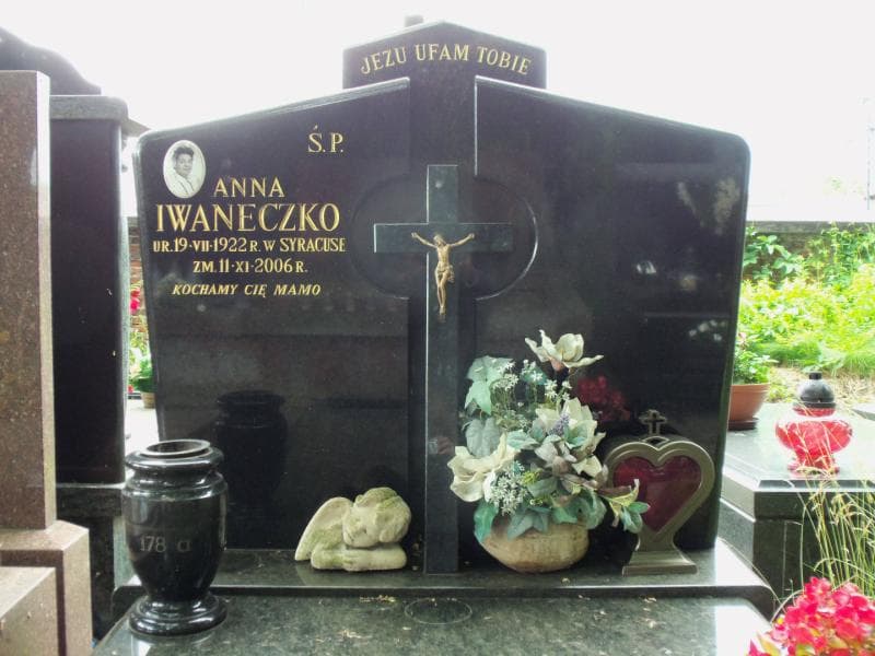 Zdjęcie grobu Anna Iwaneczko (2)